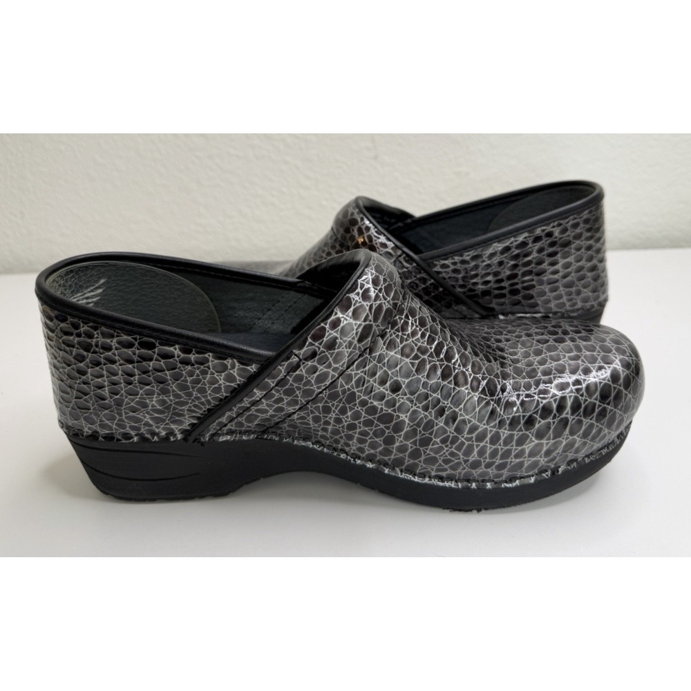 Dansko XP 2.0 Professional Clogs Size 42  Black Gray Reptile